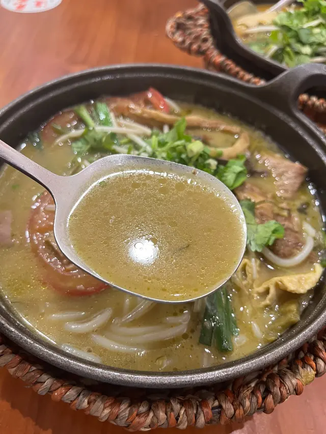 藤椒湯豬八戒小鍋米線