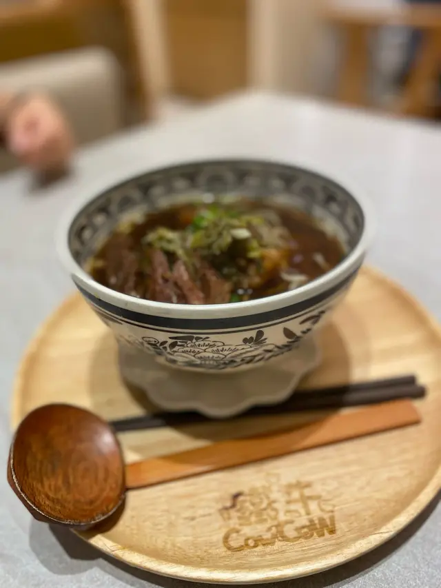 鐵牛台灣牛肉麵（半筋半肉）