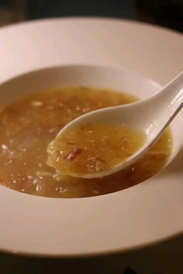 Intimate vibes with a red bean surprise