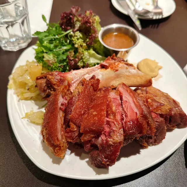 德國脆皮咸豬手