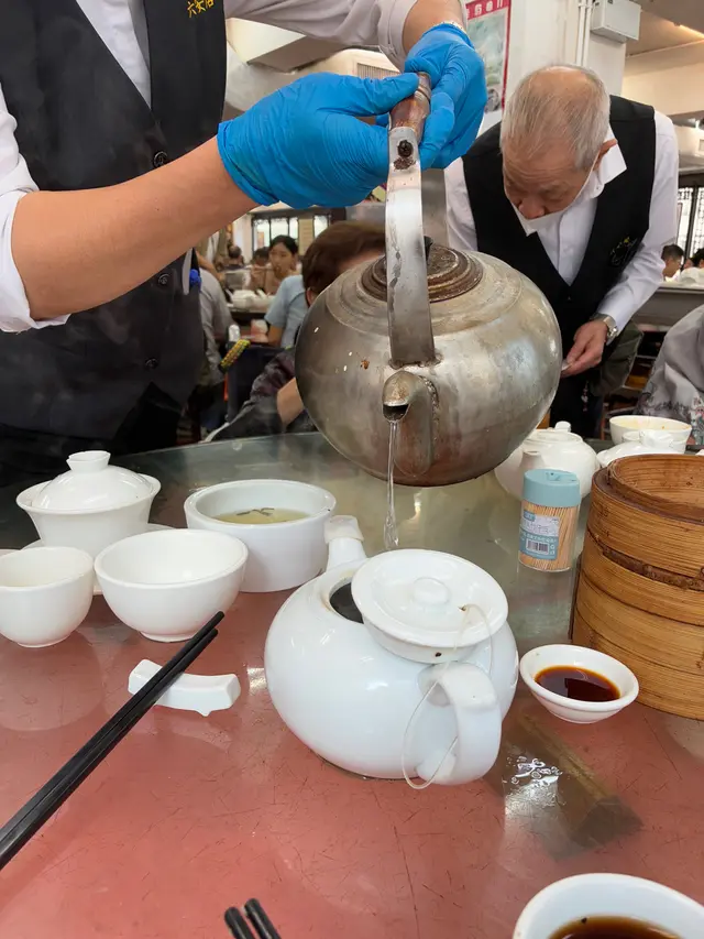 左邊果個茶盅叫＂一盅＂