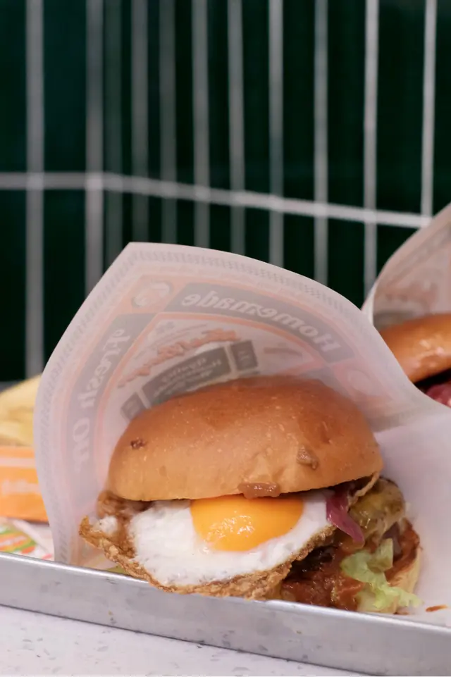 SINGLE SICK! BURGER + Sunny-side up