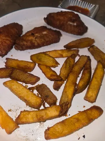 香酥鸡翼配炸地瓜条