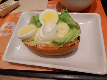 迷你蛋片沙律包