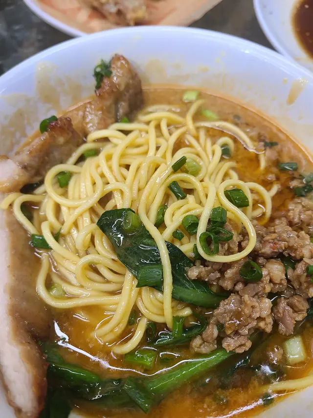 豬扒擔擔麵