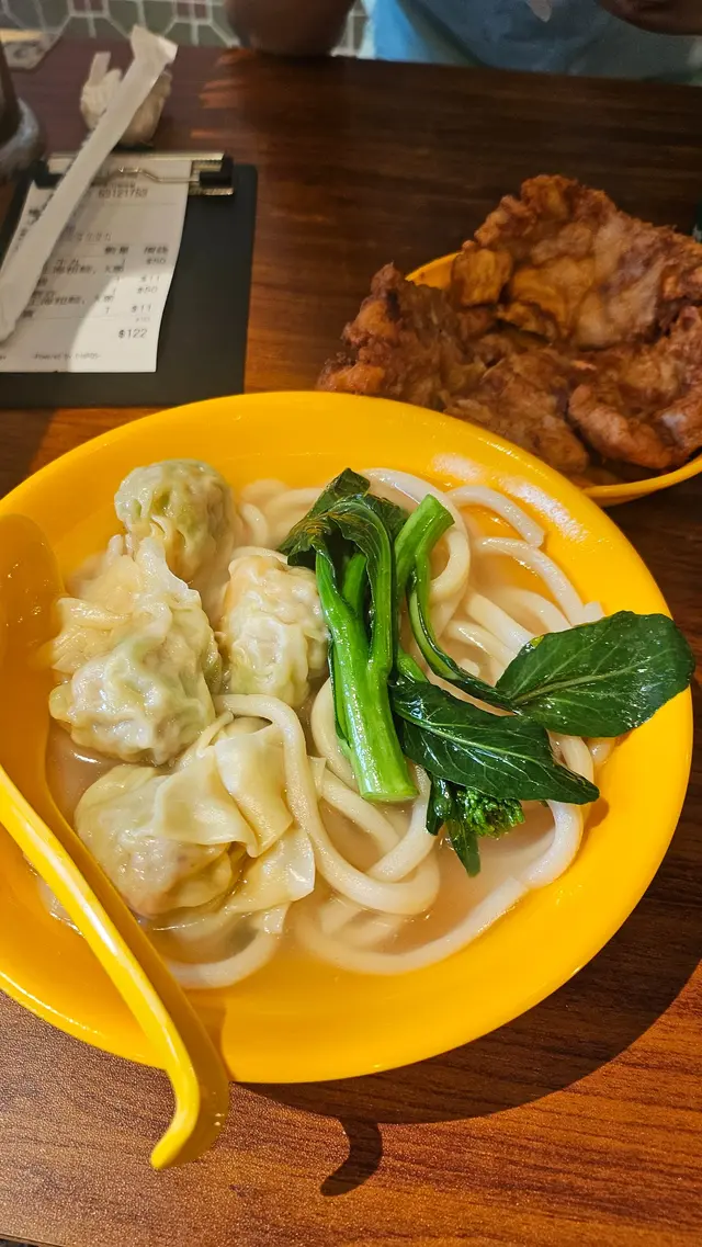 炸豬扒拼菜肉雲吞上海粗麵