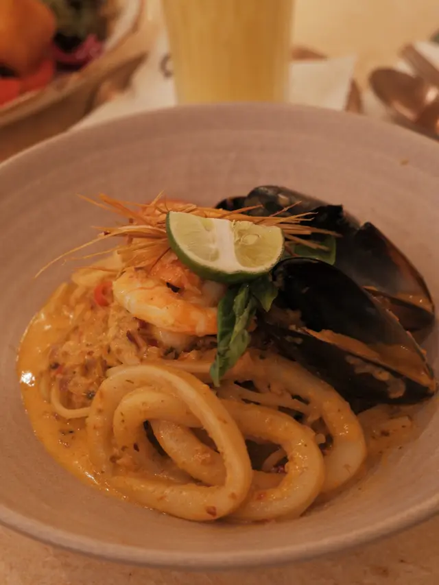 椰香冬蔭功海鮮意粉