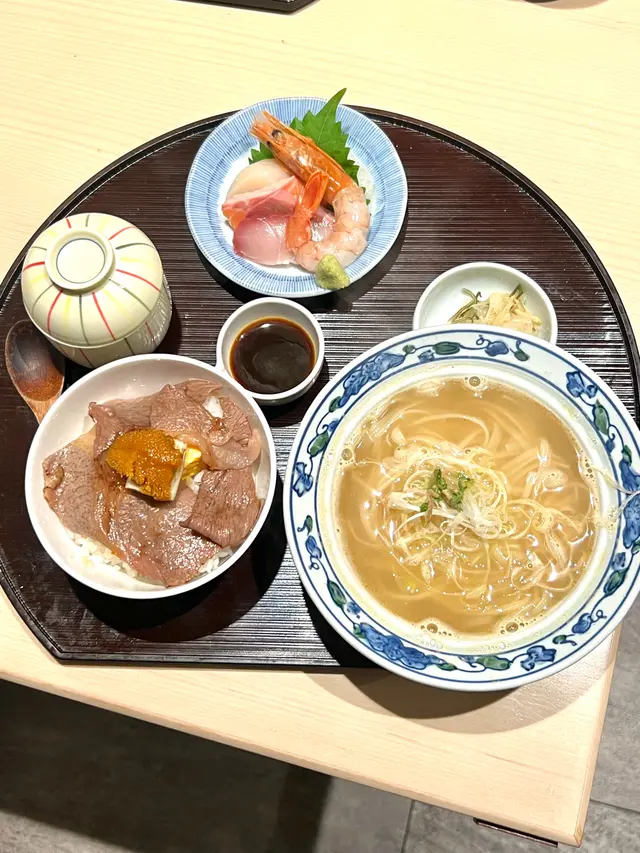 稻庭烏冬配和牛丼御膳