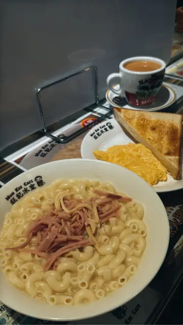 鮮忌廉雞湯鮑魚火腿絲通粉+炒蛋多士+熱奶茶