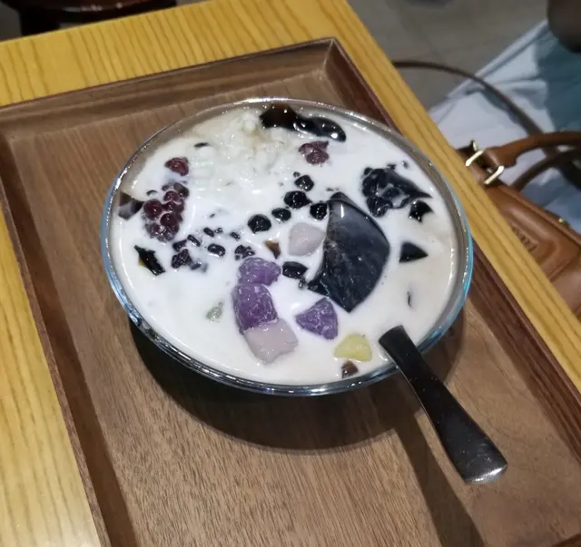 豆豆手工芋圓 (凍)(豆腐花 豆漿 手工三色芋圓 西米 薏米 紅豆 珍珠)