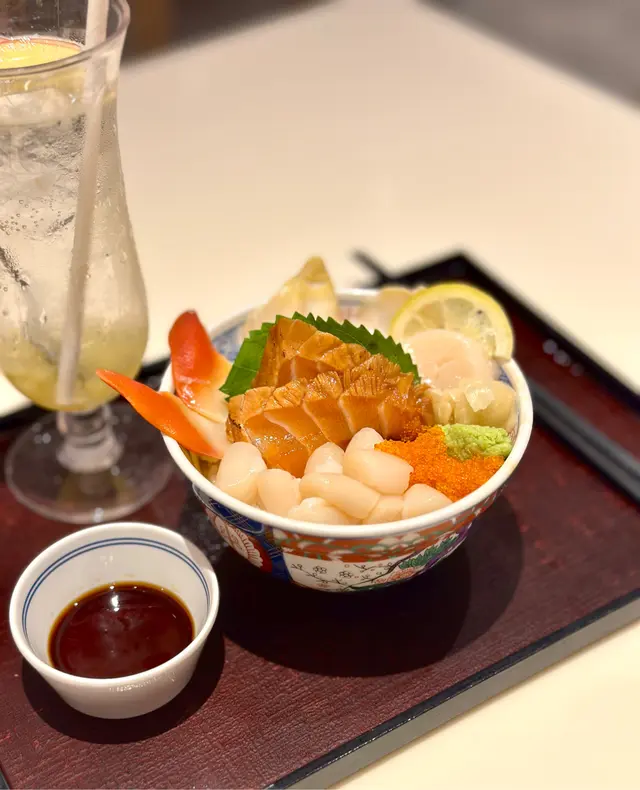 四色貝刺身丼