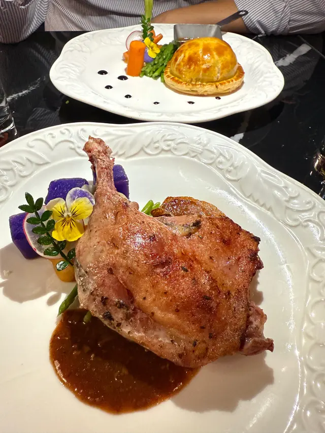 傳統法式油封鴨髀配焦糖蘋果