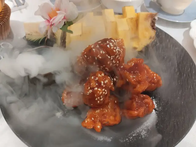 咕嚕鳳梨黑毛豬肉