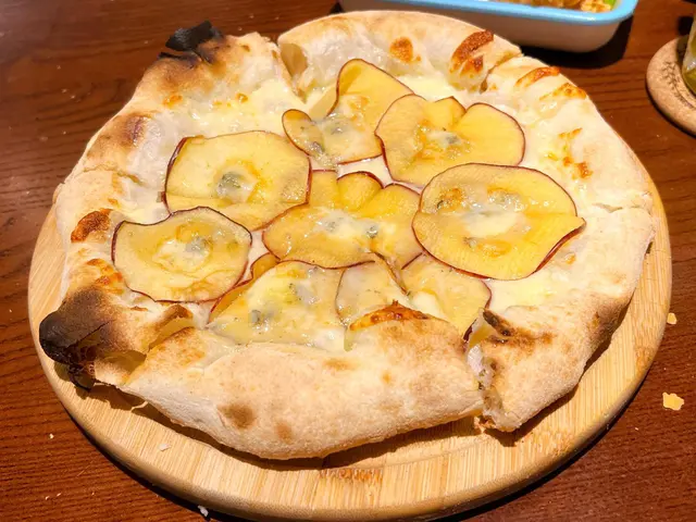 Gorgonzola & Apple 9"