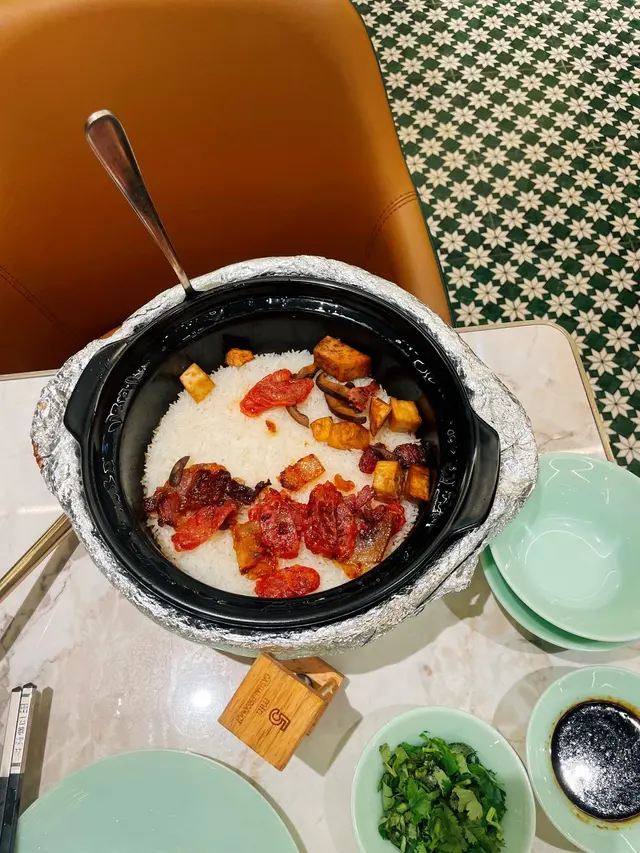 金牌非遺臘味煲仔飯