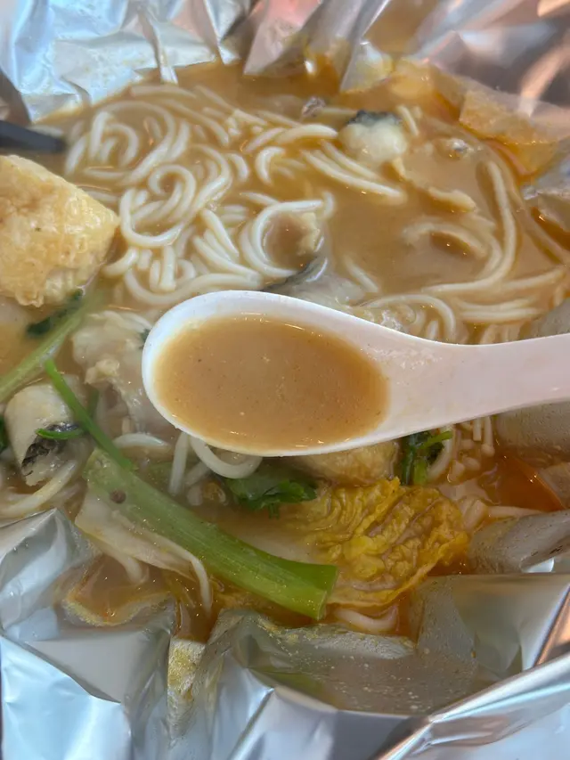 招牌沙嗲粉絲配無骨魚片