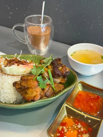 Lemongrass  Chicken  with  rice  (lunch  set)