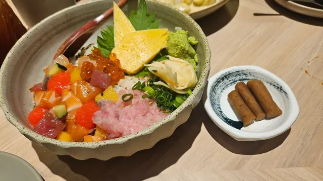 香蔥吞拿魚蓉角切魚生丼