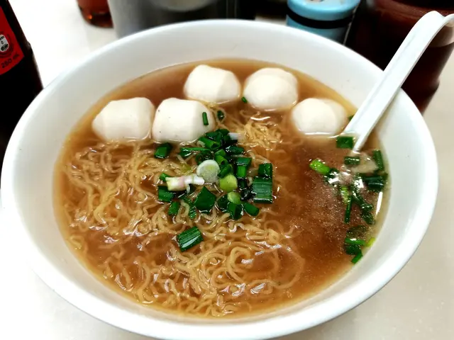 自制魚蛋幼麵跟Zero可口可樂