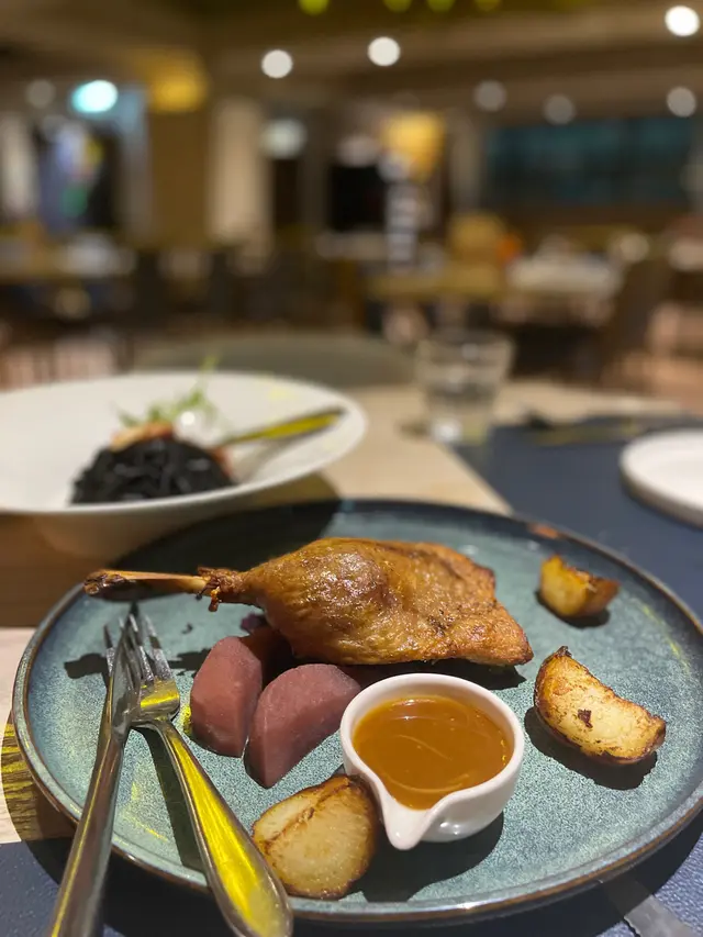 自家製法式油封鴨髀