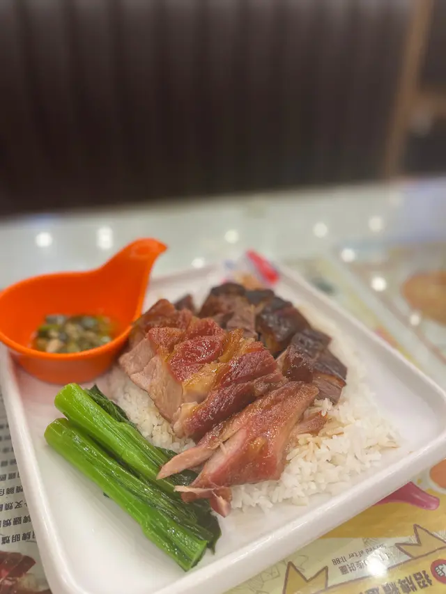 招牌明爐燒鵝拼蜜汁叉燒飯