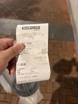 落單時叫 芒果椰汁涼粉冰, 唔知職員聽錯定係我講得唔好, 落咗芒果椰汁冰; 等緊餐嗰陣時睇返張單突然留意到, 尋找職員尋求協助，但飲品已製作完成，拒絕重新製作一杯; 拎餐時，職員重申一次飲品是芒果椰汁冰, 感覺不太友善，是次純粹提醒大家落單後需對單核實