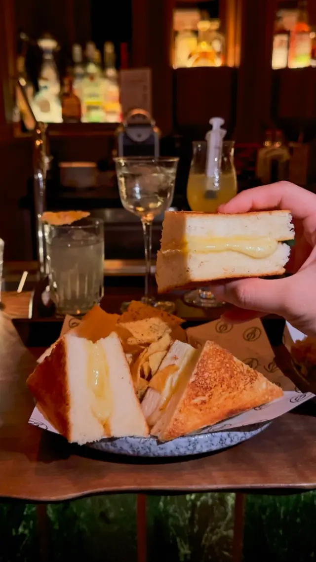 GRILLED CHEESE SANDWICH