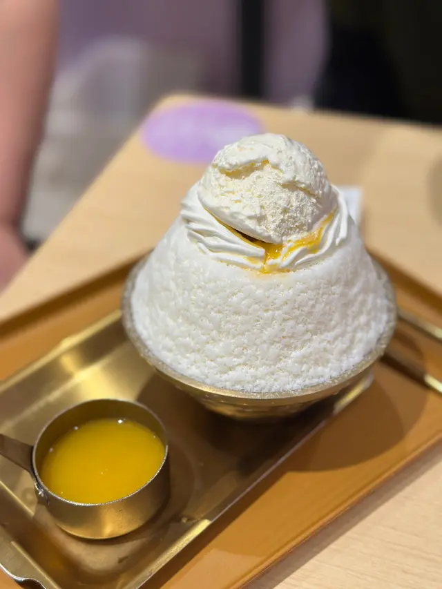 冰嘅口感真係幾棉密，但加埋球雪糕要成$166，啲芒果涵得咁少嚟講完全唔值。