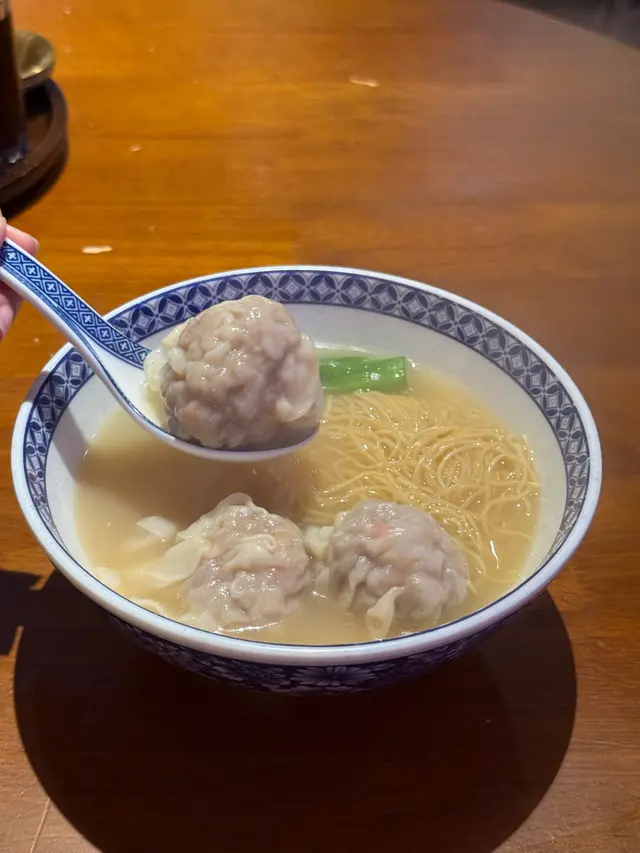 招牌櫻花蝦雲吞麵