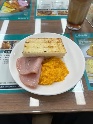 招牌炒蛋 火腿配多士