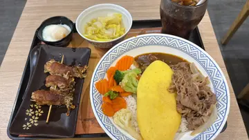 咖哩蛋包飯配牛肉丼