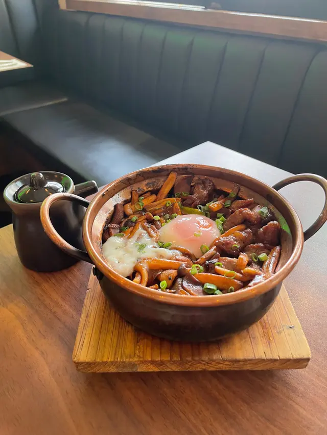 黑毛豬肋肉日式煲仔飯