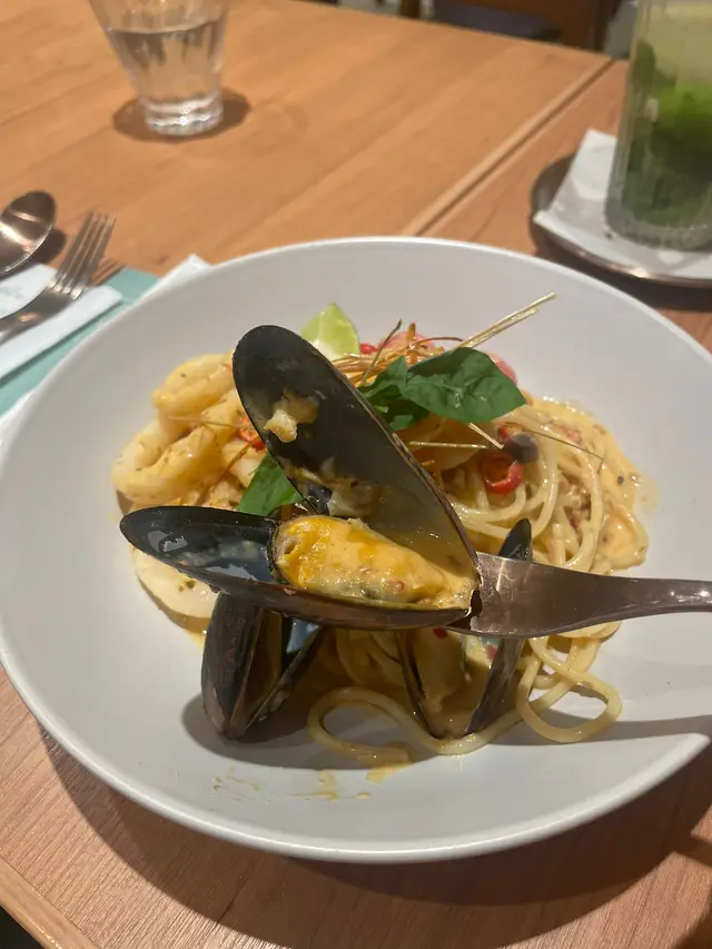 椰香冬蔭功海鮮意粉