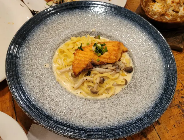 香煎鮭魚配味噌忌廉鮮製意粉