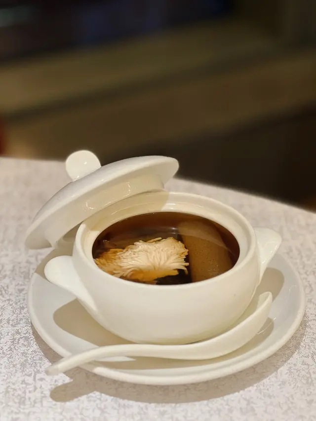 羊肚菌姬松茸水中花燉湯