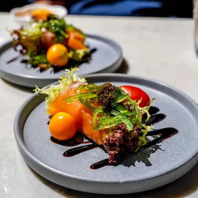 煙三文魚沙律菜中華沙律配魚子醬