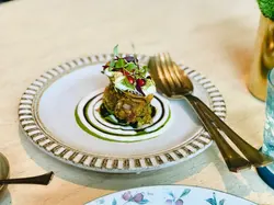 PALAK PATTE KE CHAAT | Batter Fried Spinach |Yoghurt | Mint Chutney