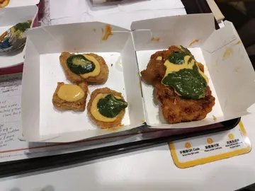 Double Chicken Assortments with McCrispy and Nuggets with Cajun and Cilantro Sauces!!! 🇺🇸🇲🇽🥵🔥🌶️🌿🐔🐔🍗🍗🍽️