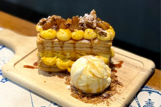 肉桂蘋果金寶法式千層酥配以香草雪糕