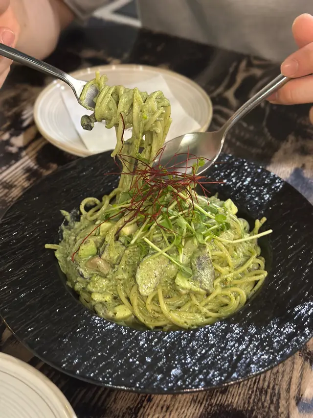 牛油果香草醬野菌意大利粉