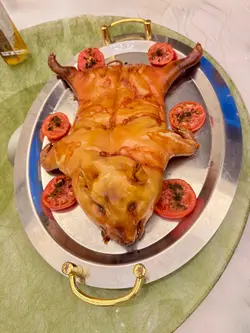 香草焗手剪脆皮乳豬