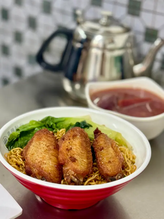 雞翼蔥油撈麵配湯
