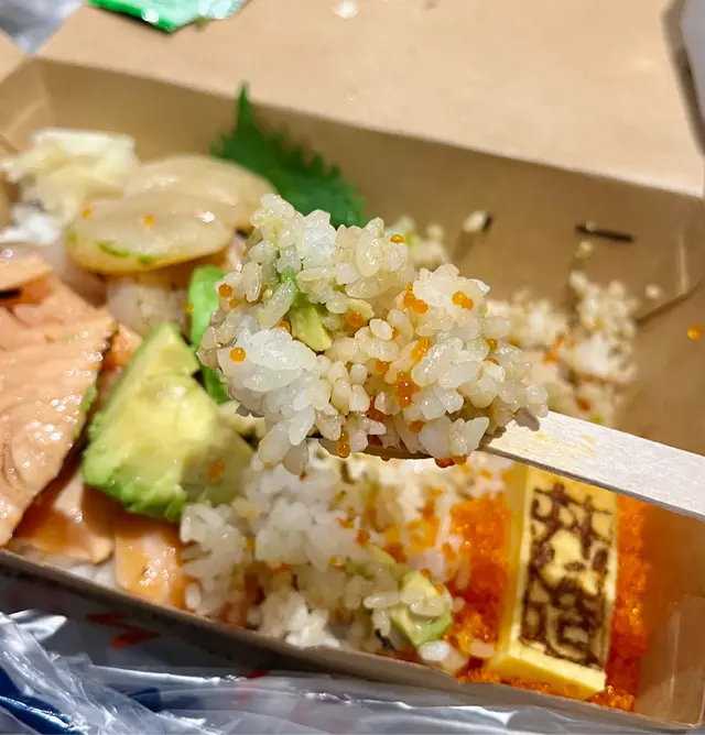 牛油果燒三文魚帶子丼
