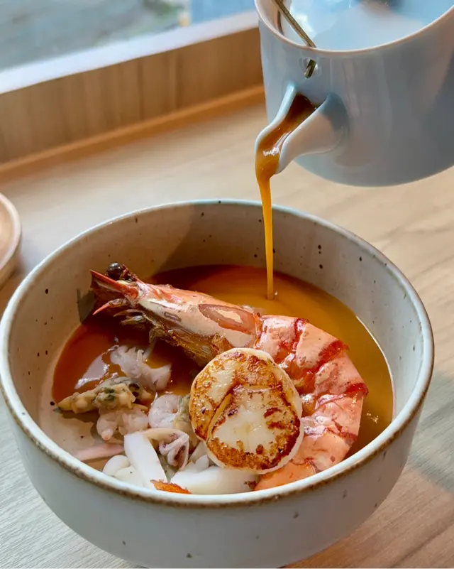 北海道帶子 • 虎蝦 • 海鮮 配茶壺龍蝦湯