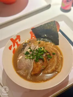 招牌三色（雞、牛、豚肉）香濃蝦湯拉麵