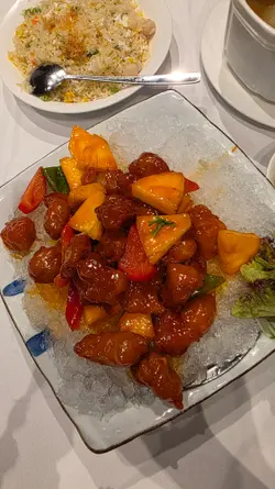 冬瓜盅拼冰鎮咕嚕肉