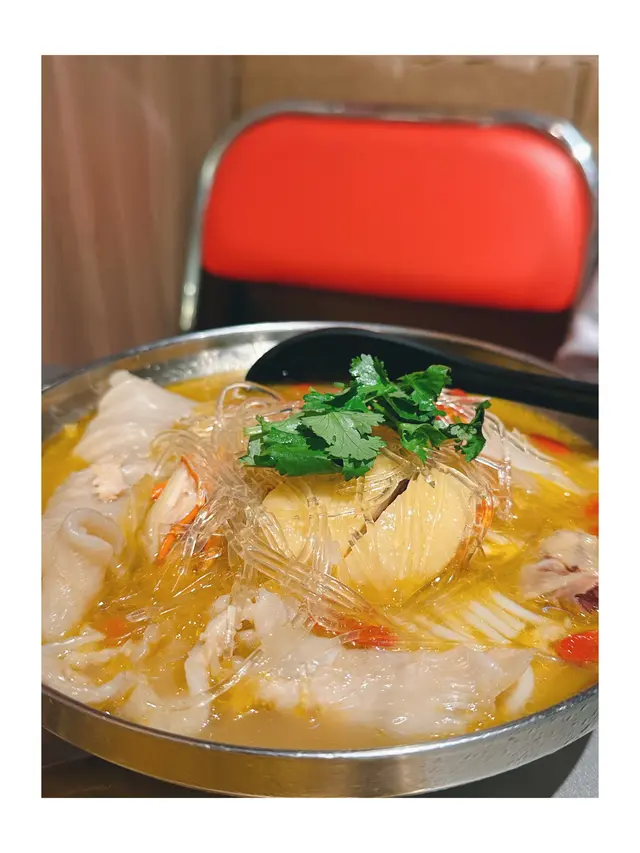 花膠雞阿媽足料雞湯米線