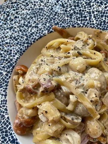  黑松露带子忌廉扁意粉