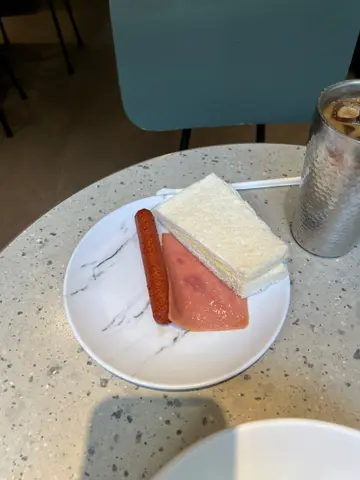 牛油方包 火腿 香肠