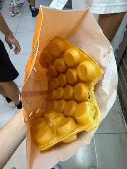 路过想食鸡蛋仔，就买左原味试下，食第一啖已经极度失望。

唔脆都算，冇蛋香，蛋浆仲一pat咁，好难食，真心好唔掂。

佢唔可以称得上系鸡蛋仔，最后咬左两啖，就掉左。